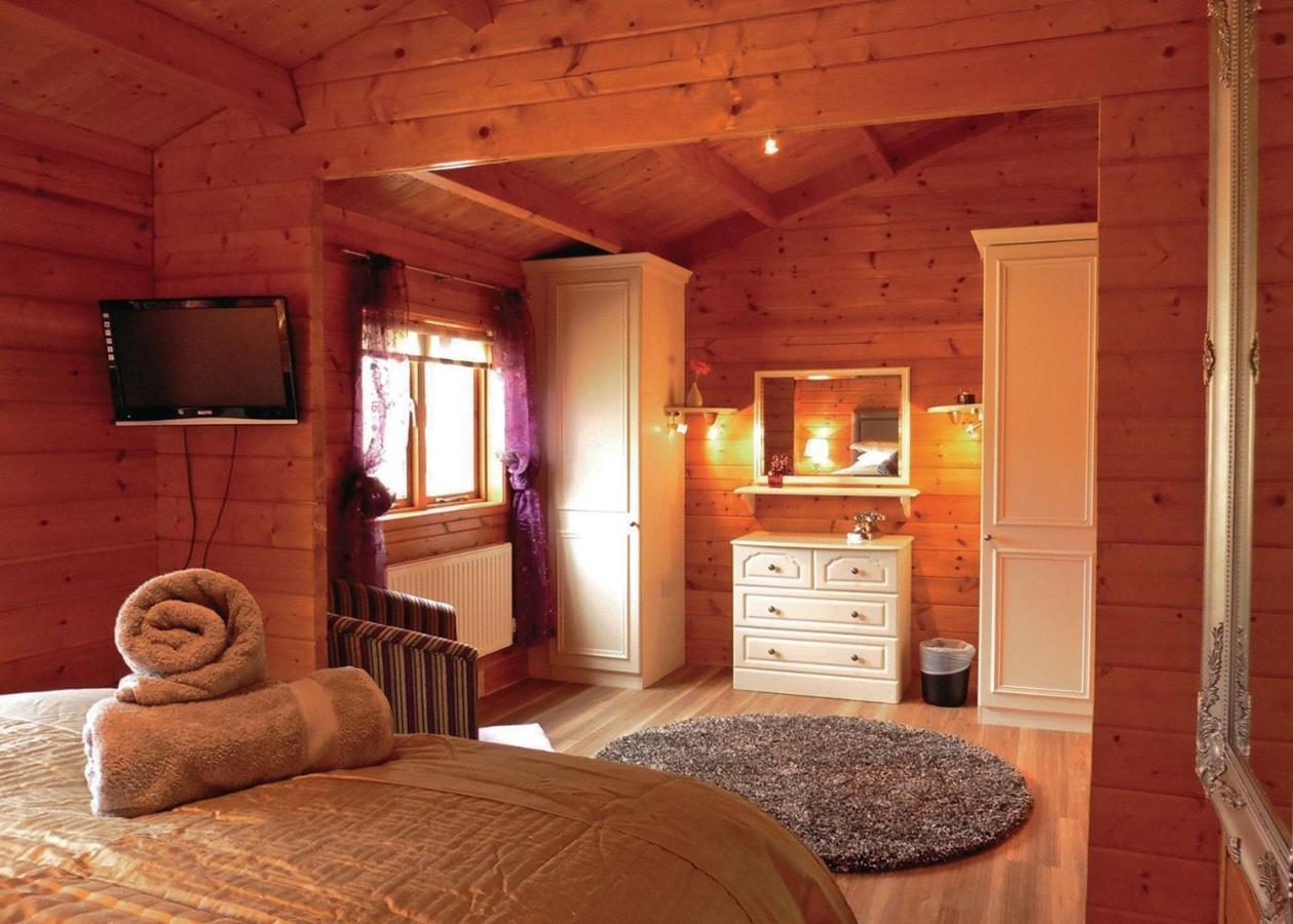 Mill Meadow Lodges Llanbister ภายนอก รูปภาพ